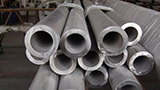 How should thick-walled steel pipes be stacked